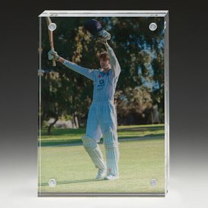 Acrylic block with magnets